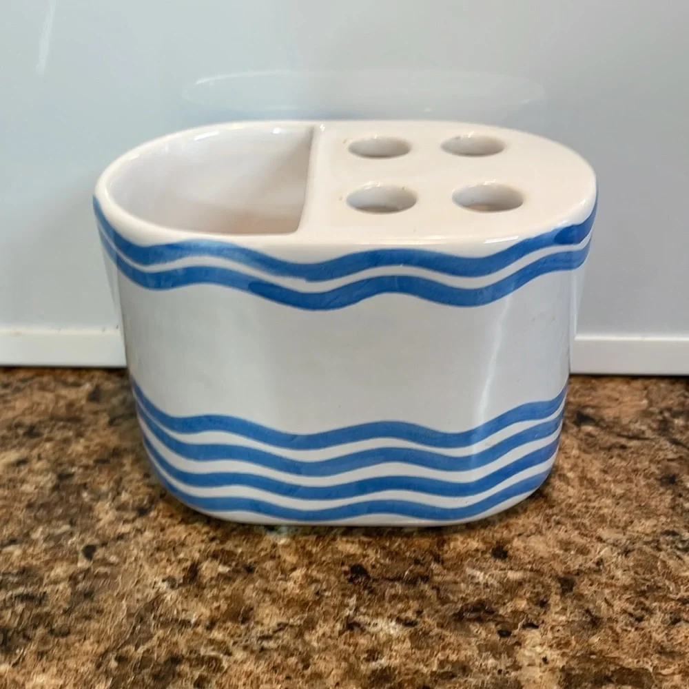 Seashell Ceramic Toothbrush Holder‎